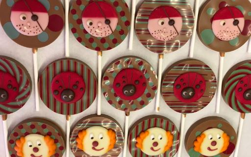 Lentz maakt chocolade lollies