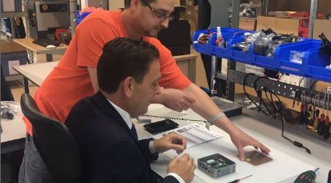 Burgemeester bouwt zelf een computer