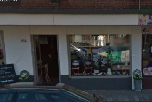 Winkelmedewerkster deelt rake klappen uit, overvaller geeft zich aan