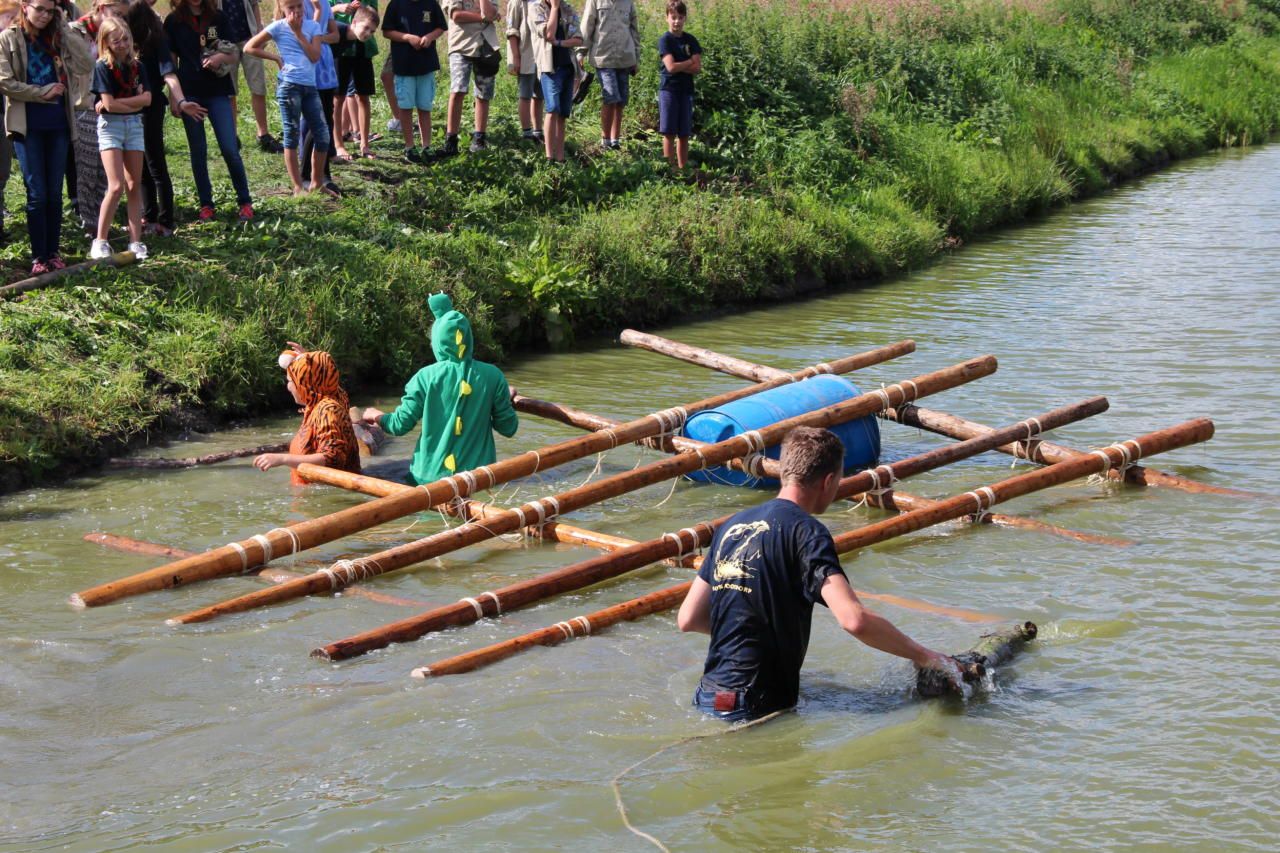 Scouts gaan te water bij groepsweekend