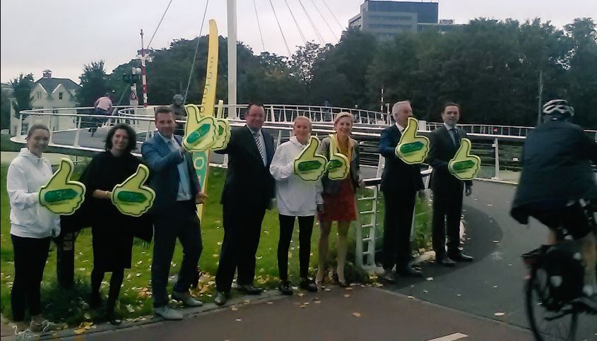 Burgemeester en wethouders bedanken fietsers