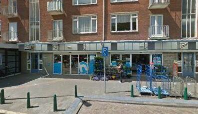 Man overvalt  Hoogvliet op Hendrik Ravesteijnplein en vlucht