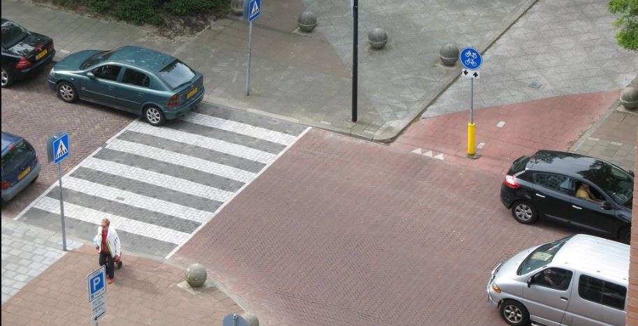 Parkeren op/bij zebra niet toegestaan