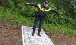 Wijkagent probeert het met vliegend tapijt