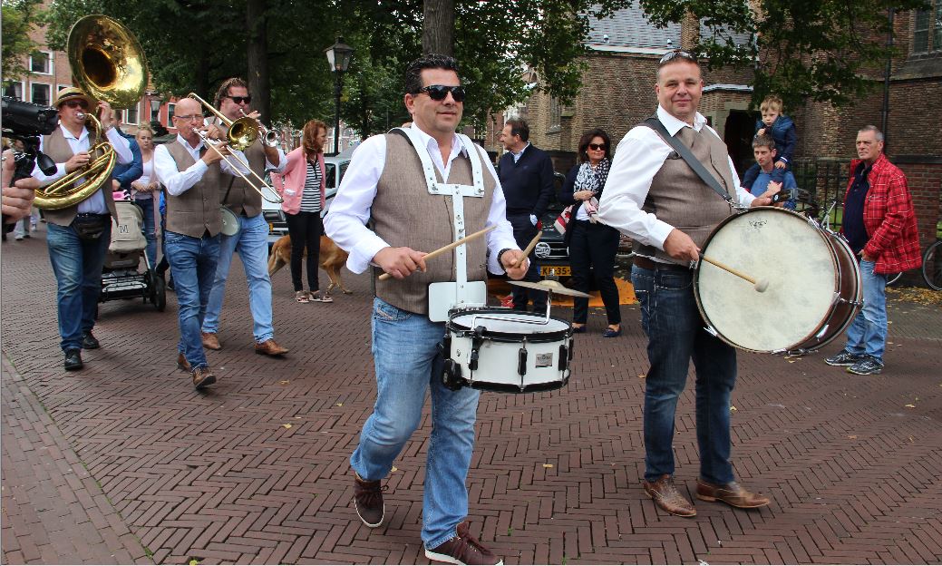 Zonnige Oldtimerzondag in Oud Rijswijk