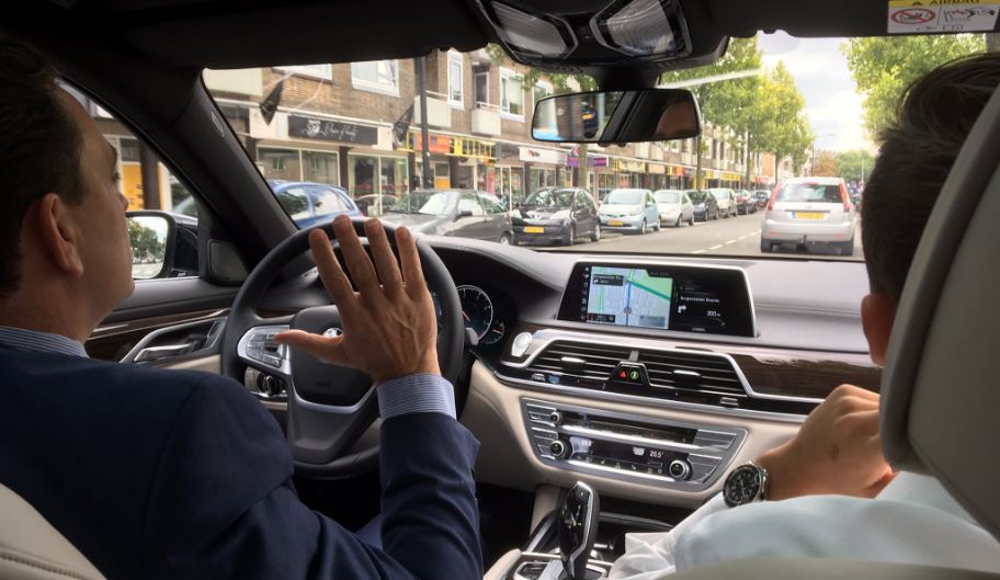 Rondje Rijswijk zonder handen aan het stuur