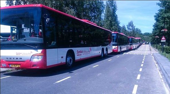 260 bussen met stakende leraren over Prinses Beatrixlaan