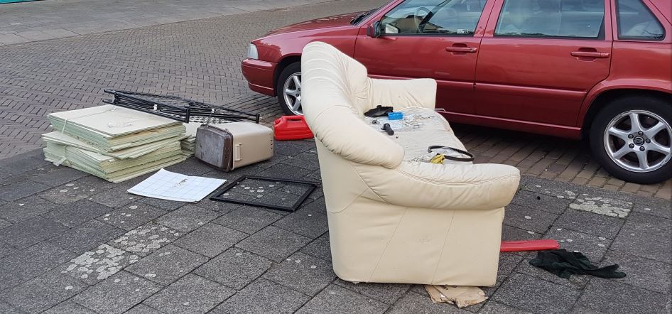 Eigenaar gedumpt afval verraadt zichzelf