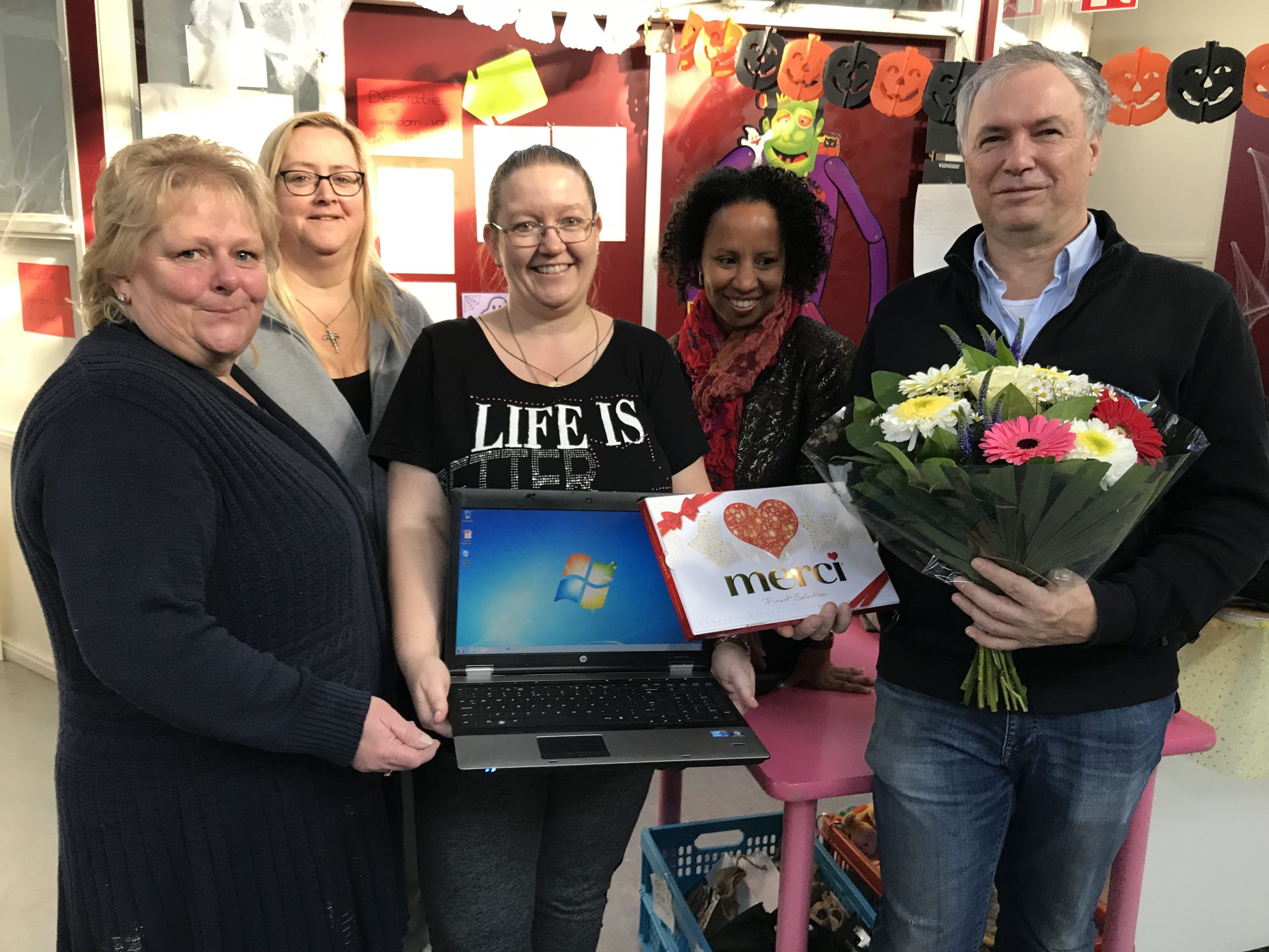 Nieuwe laptop voor weggeefwinkel na inbraak Nieuwe laptop voor weggeefwinkel na inbraak