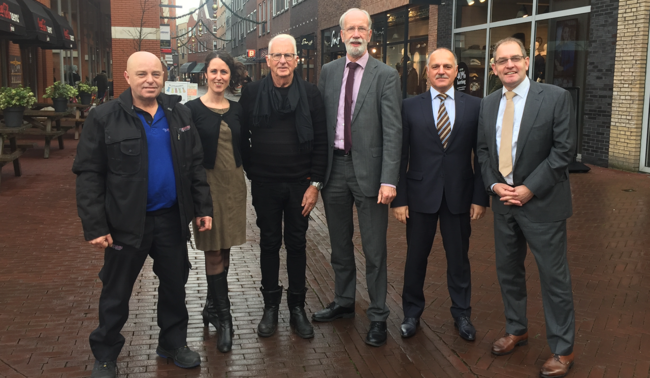 Parade houdt zelf winkelcentrum schoon