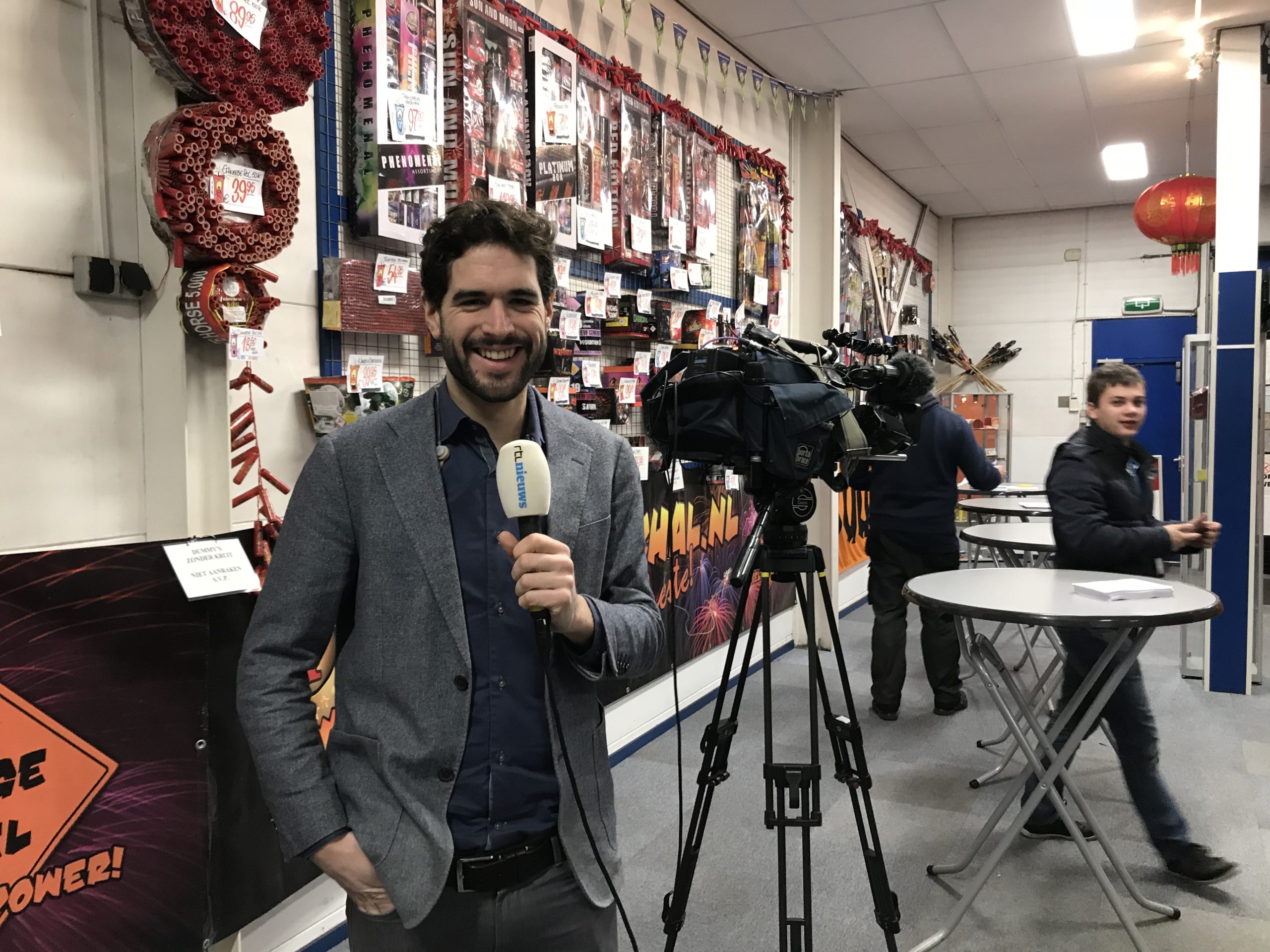 Mediacircus bij start verkoop vuurwerk