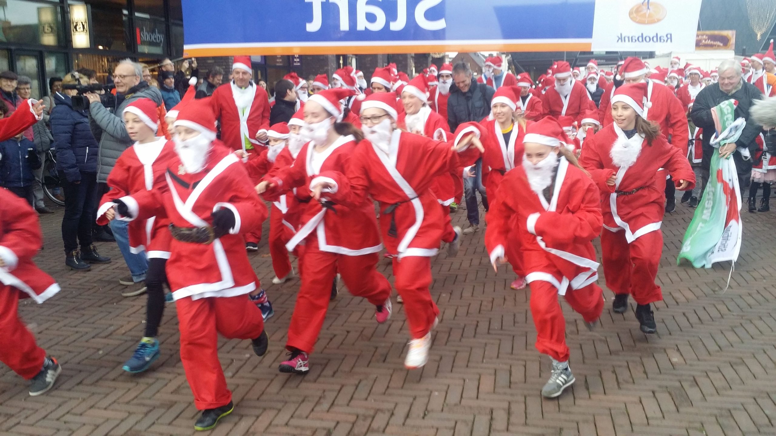 Massa’s kerstmannen bij de Santa Run Massa’s kerstmannen bij de Santa Run