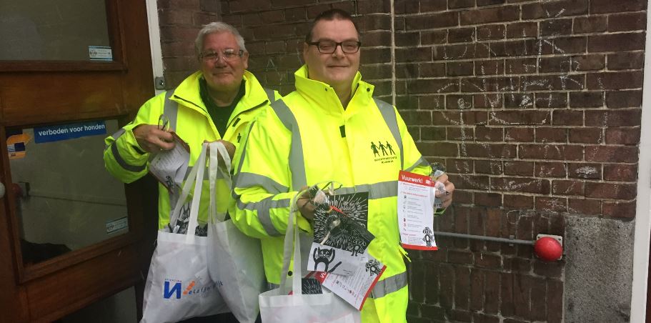 Buurtpreventen delen 1.500 veiligheidsbrillen uit