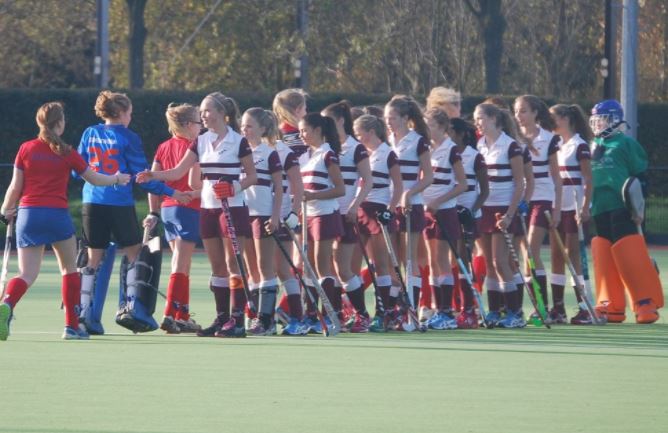 Rijswijkse Hockey dames actief op stakingsdag