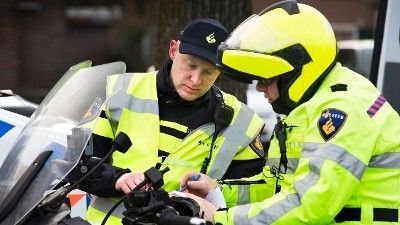 Team Verkeer houdt gesignaleerde man aan