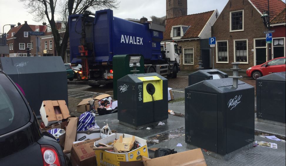 ‘De troep bij de vuilcontainers wordt steeds erger’