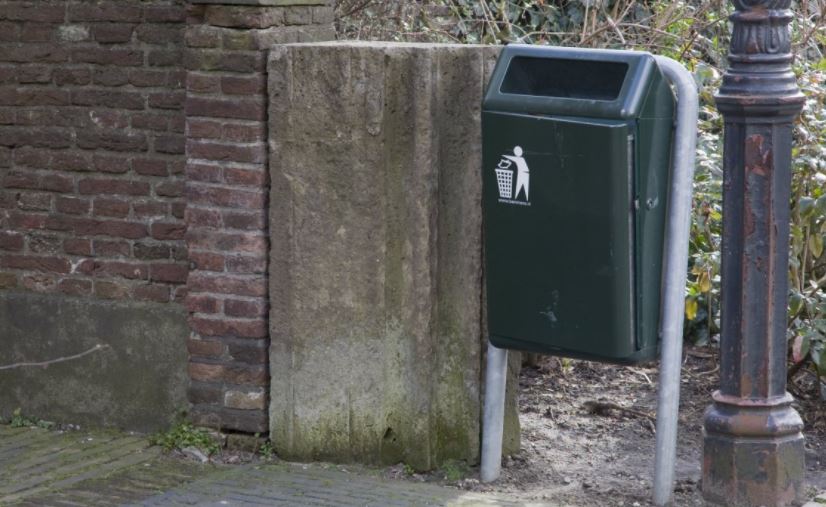 Aantal prullenbakken zijn weg en containers op slot