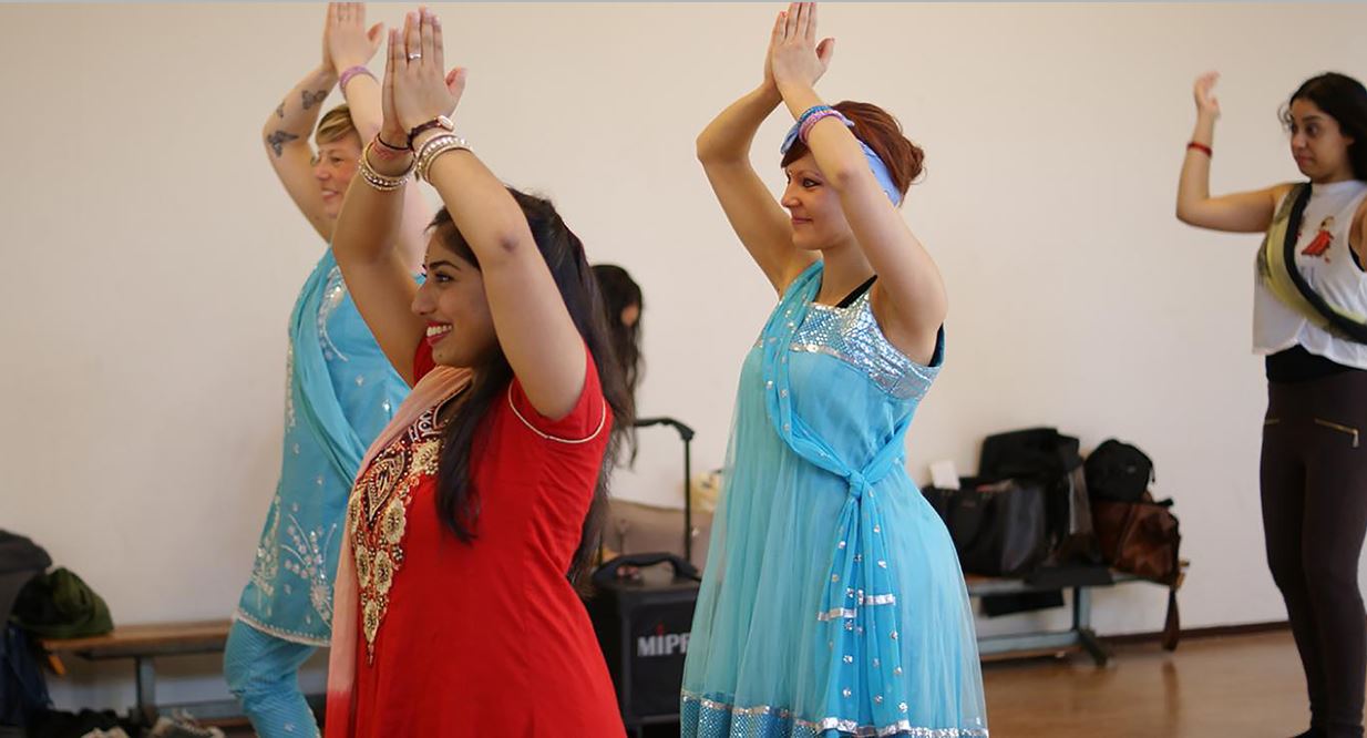 Dansen in Bollywoodstijl bij Trias
