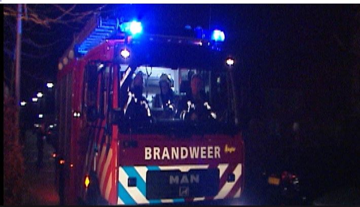 Bewoners na brand in de vrieskou op straat
