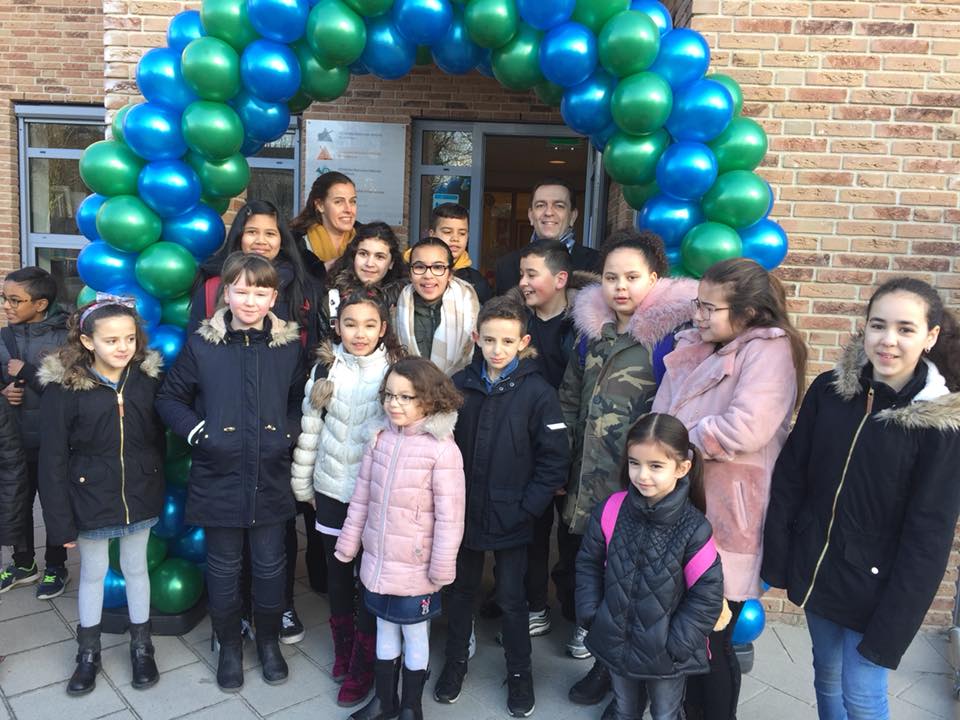 Burgemeester brengt stem uit bij CBS de Melodie