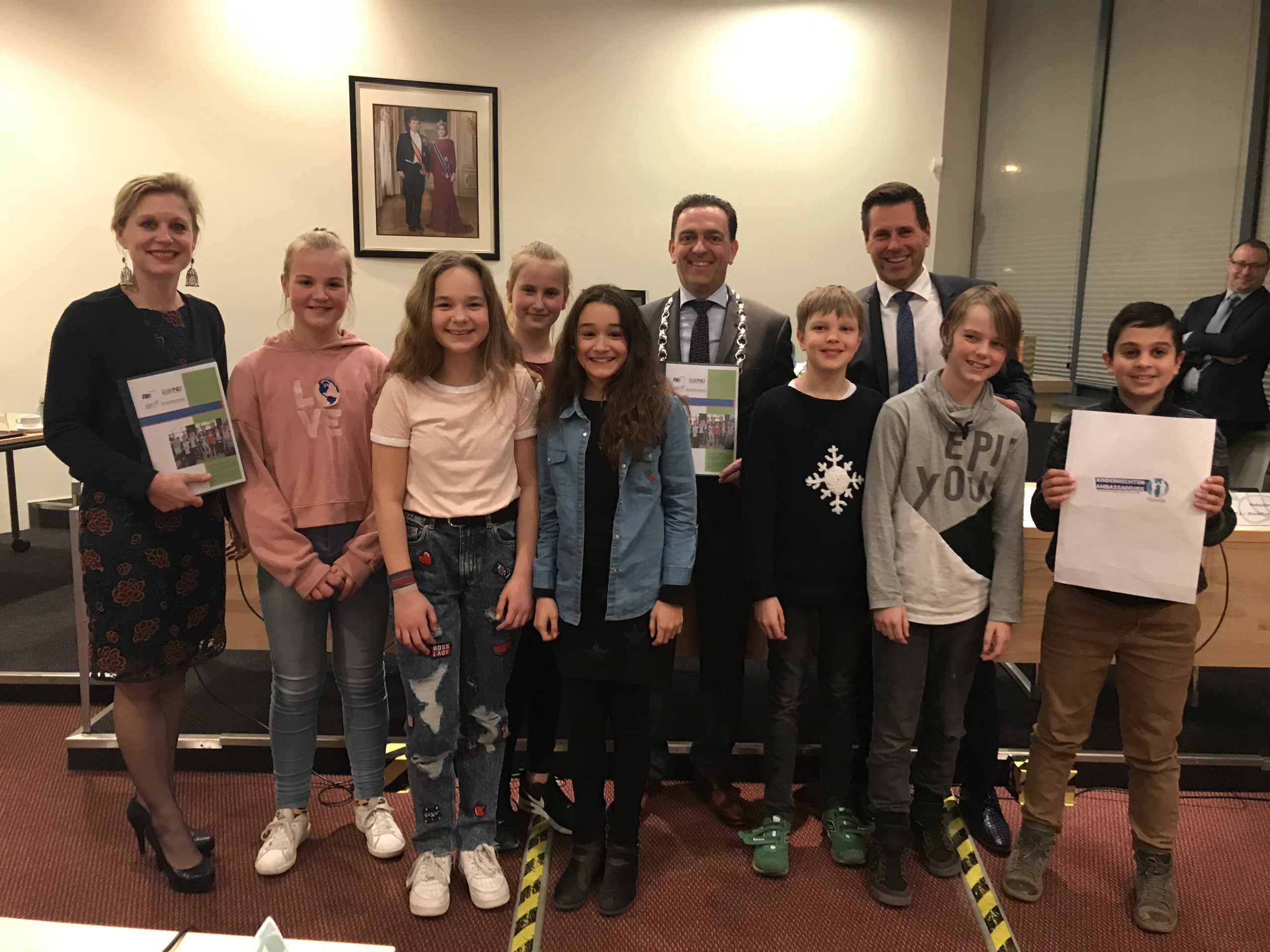 Kinderrechtenambassadeurs overhandigen adviezen
