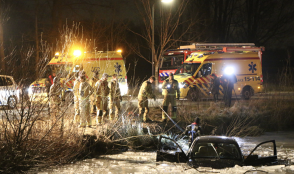 Bestuurder te water op Hazepad Rijswijk