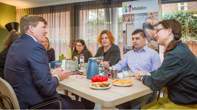Koning brengt verrassingsbezoek aan Rijswijk