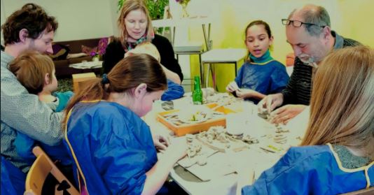 Kids boetseren hun lievelingsdier