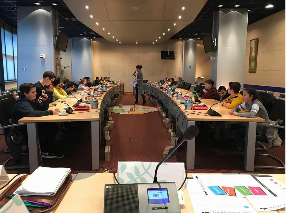Petrusschool leerlingen in de Rijswijkse raadszaal