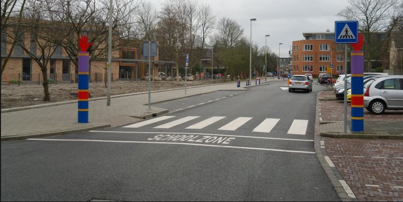 Wethouder Brederodeschool krijgt verkeerslabel en schoolzone