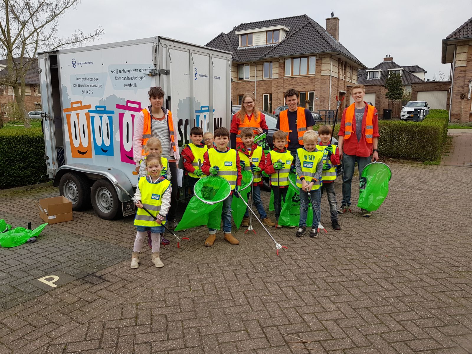 Scouts ruimen zwerfafval