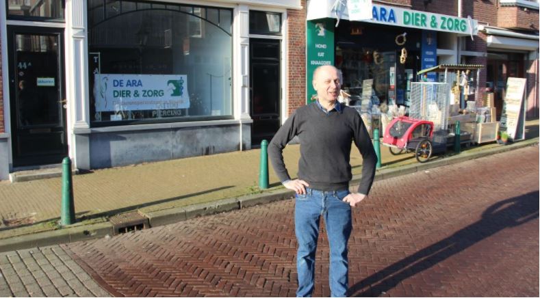 Opening start feestweek bij ARA Dier en Zorg