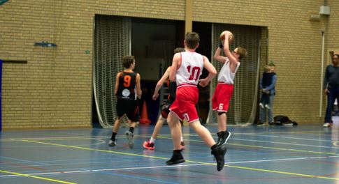Gratis basketbalclinic in Rijswijk in de meivakantie