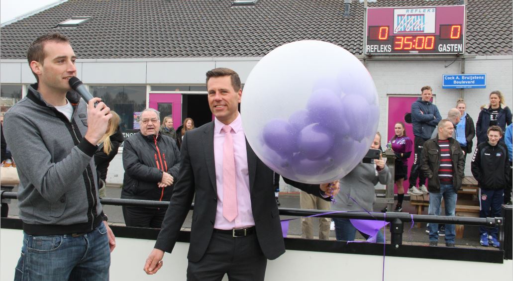 Wethouder Björn Lugthart opent nieuw hoofdveld Refleks