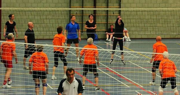 Rijwijkse bedrijven volleyballen tegen elkaar