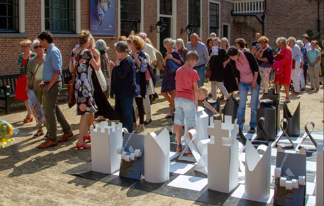 Groot schaakspel bij Papier Biënale
