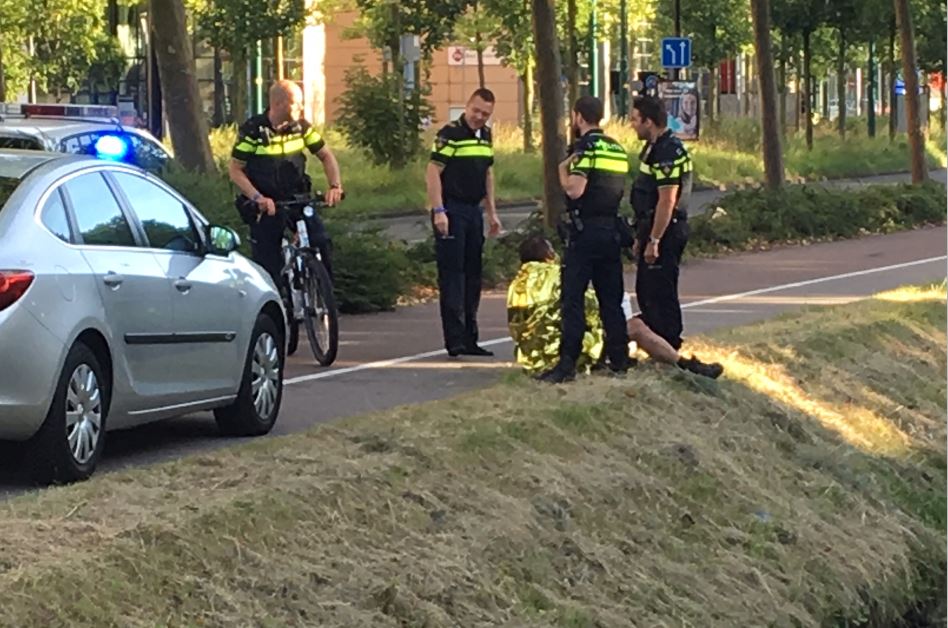 Politie haalt dronken man uit het water