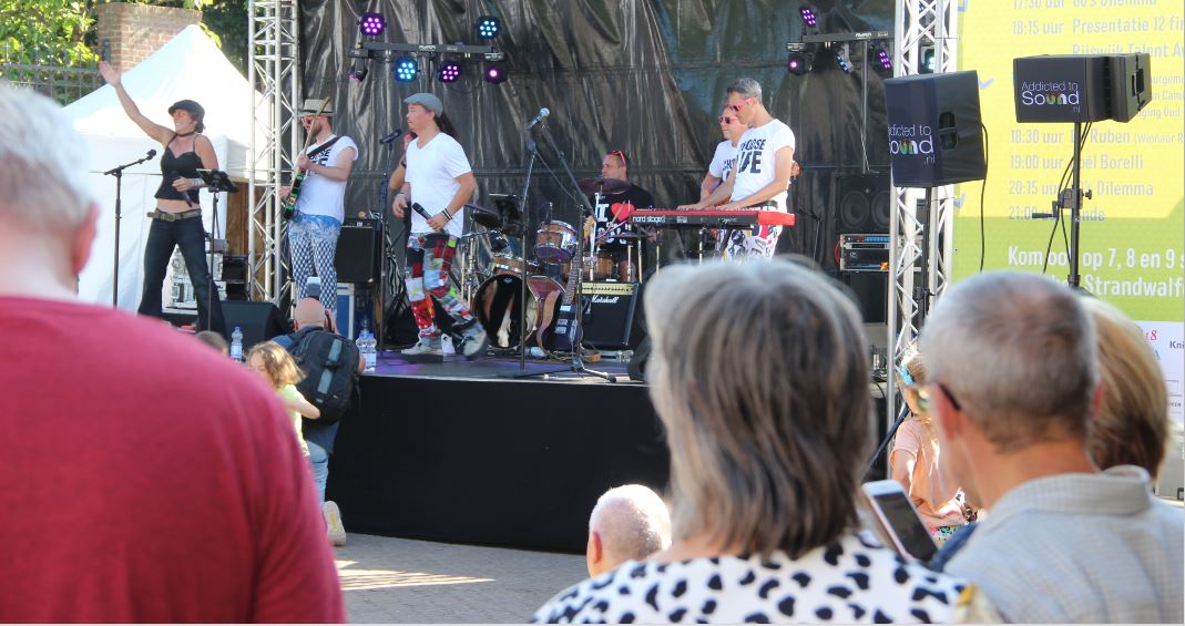 Kick off Strandwalfestival tijdens Zomerfeest