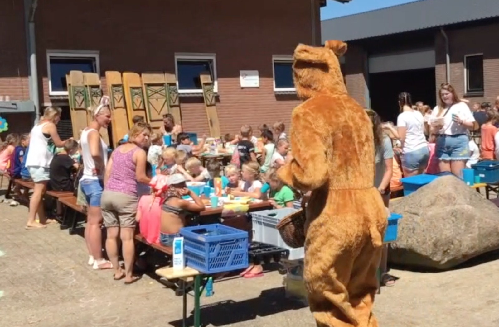 VIDEO: YMCA Rijswijk viert feest op zondag