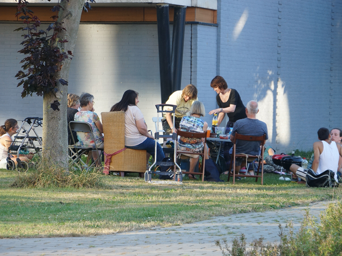 Pijnacker Noord samen aan de BBQ