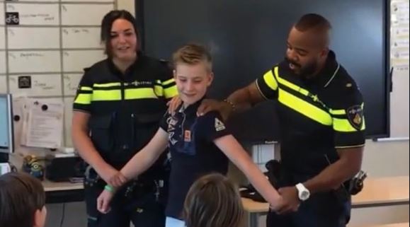 Politie bij de Nicolaas Beetsschool