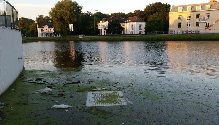 Bewoners ergeren zich aan troep in de Vliet