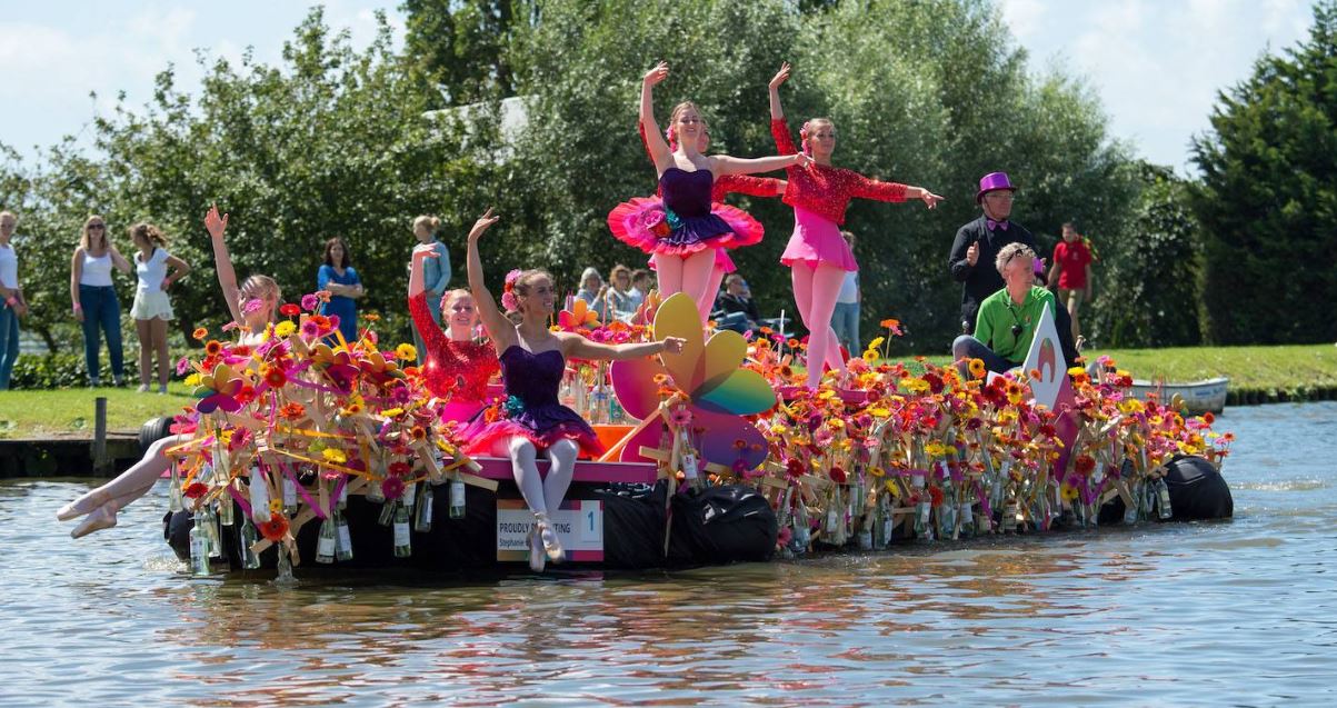 Zondag wegafsluitingen door Varend Corso