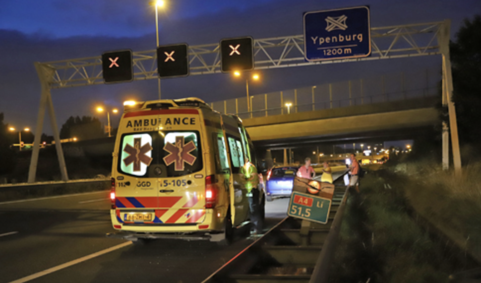 Spookrijder met enkelband en ongeluk op A4