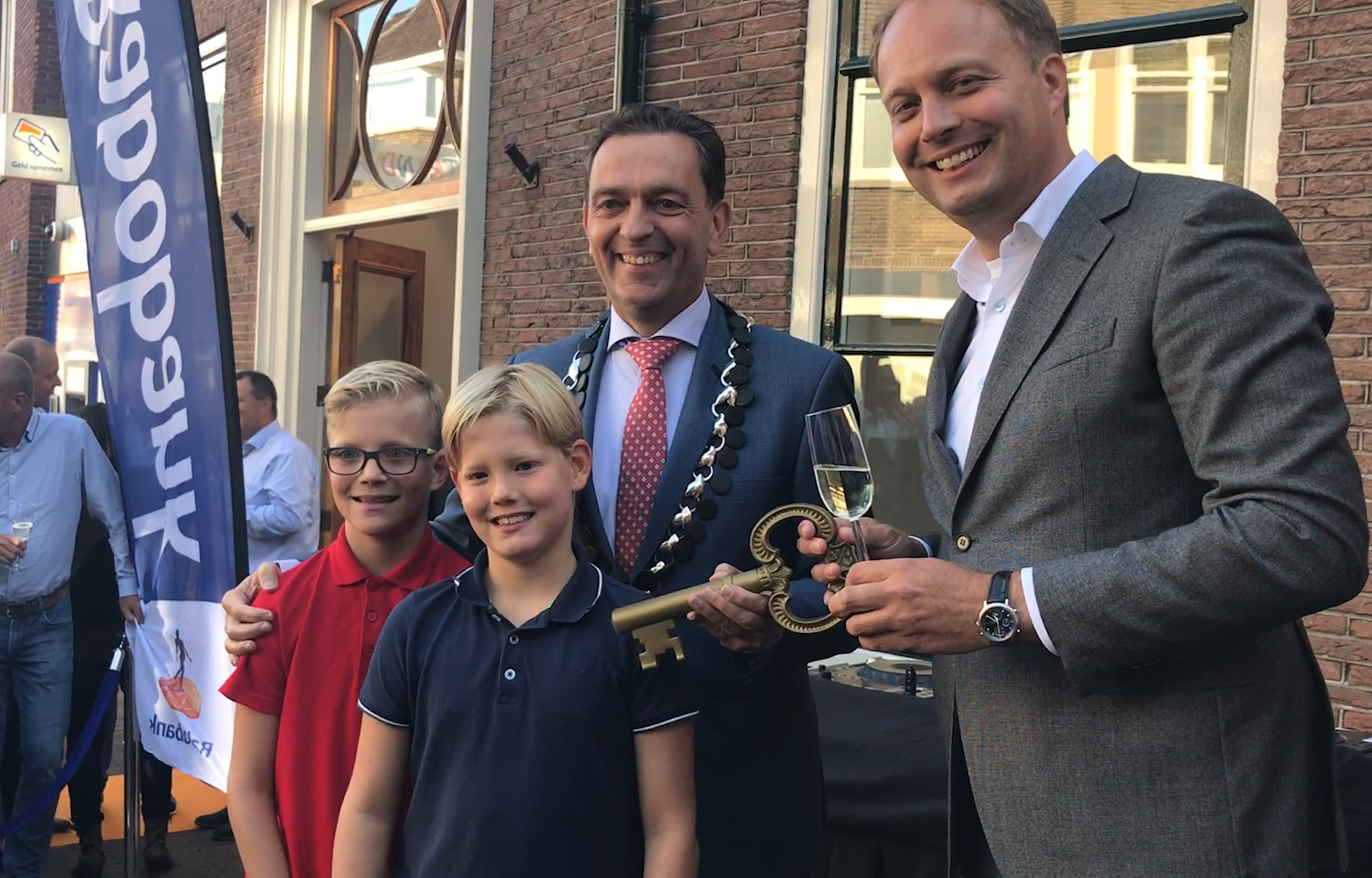 [VIDEO] Rabobank magisch geopend in Oud Rijswijk