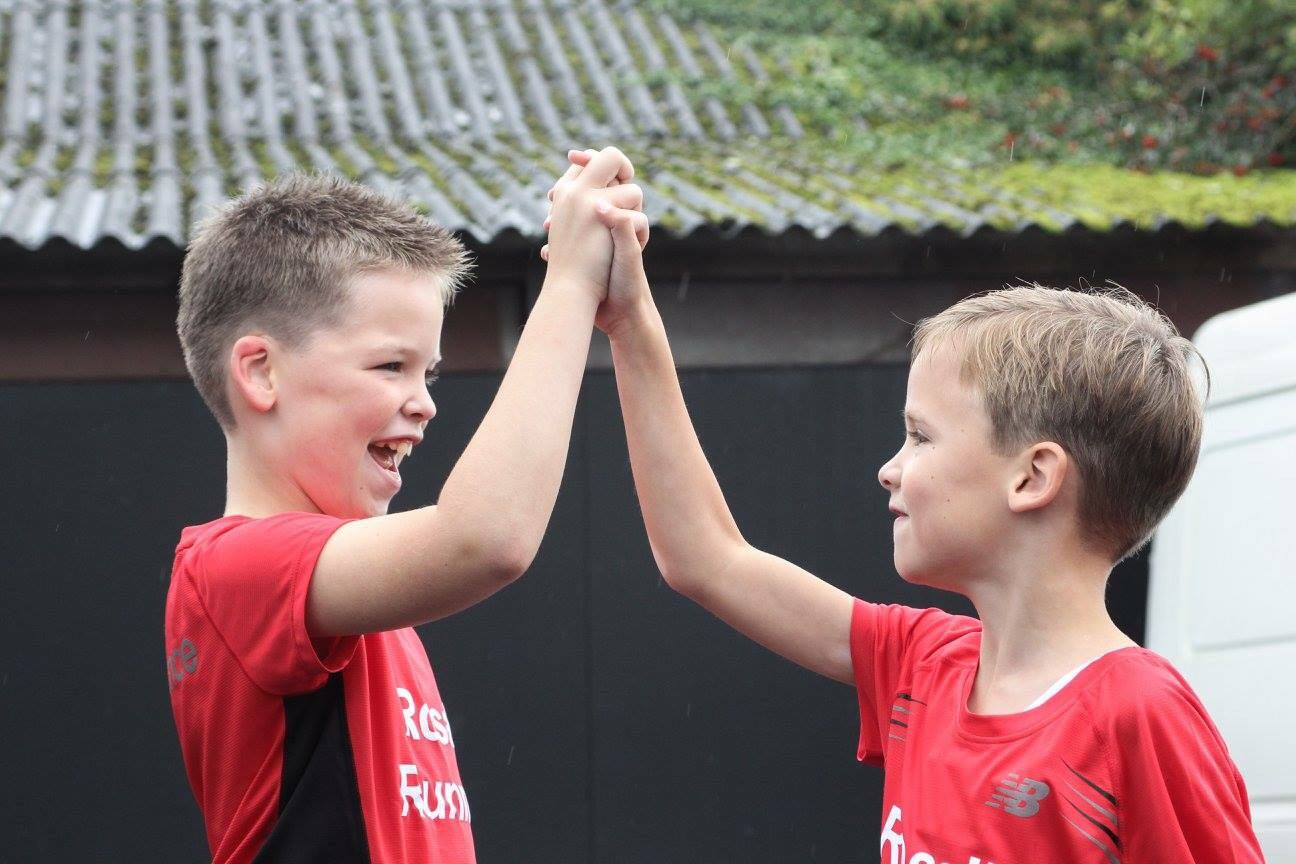 Daniël en Yannick lopen mini marathon voor zus Rosalie