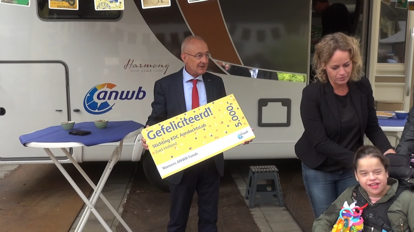 [VIDEO] ANWB doneert €5.000 aan KDC Aandachtslab