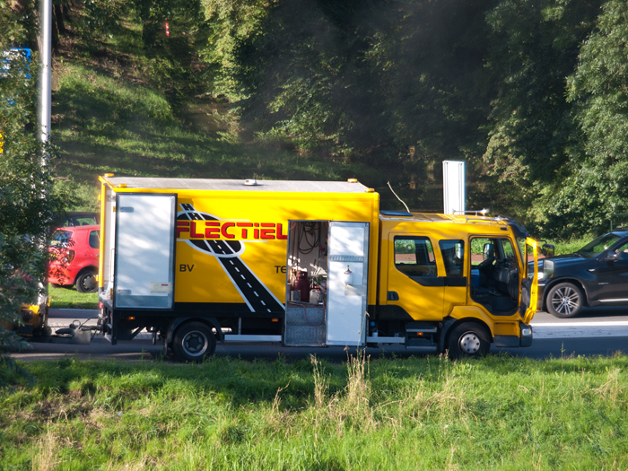 De wegmarkeringen weer duidelijk te zien