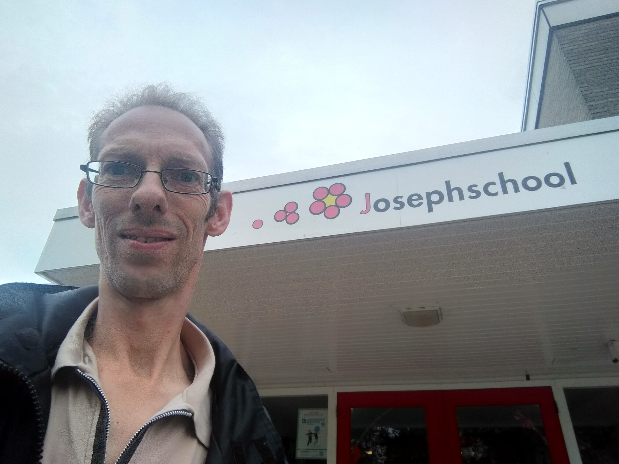 Dichter leest voor op Josephschool Dichter leest voor op Josephschool