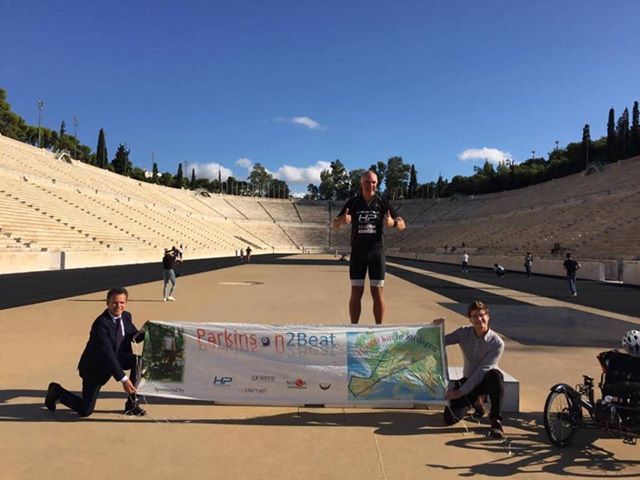 Fietstocht van 10.000 kilometer en 80 dagen geëindigd in Athene